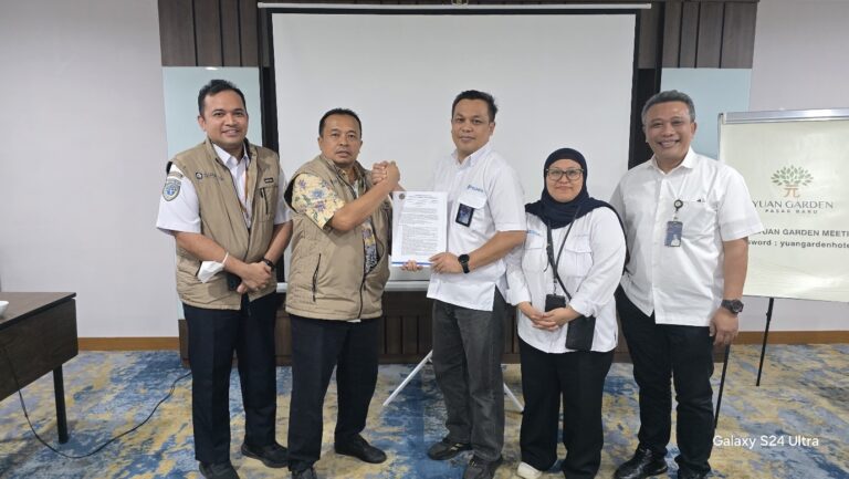 Foto bersama Kementerian Perhubungan pada rapat penelitian, evaluasi dan verifikasi di Jakarta pada tan
