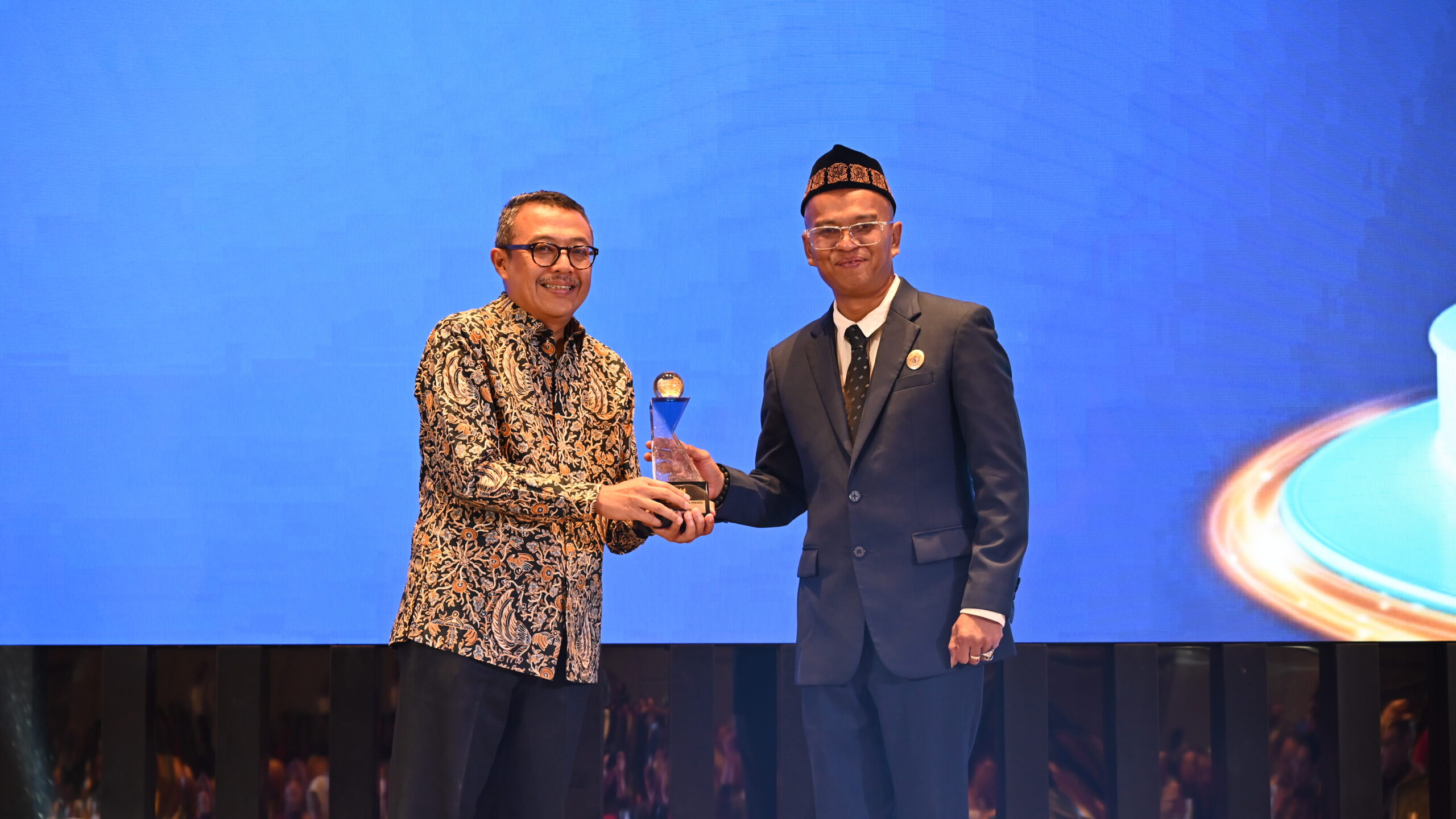 Penyerahan Piagam Informatif Untuk Pelindo