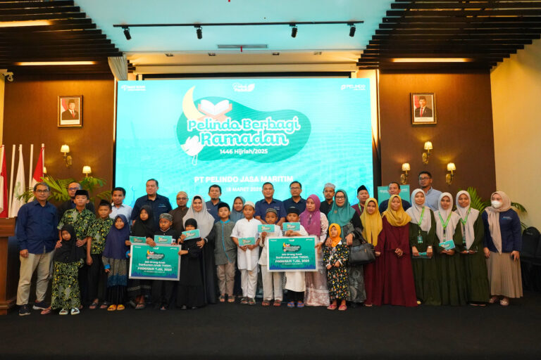 Foto Bersama Setelah penyerahan Santunan Anak Yatim Secara Simbolis