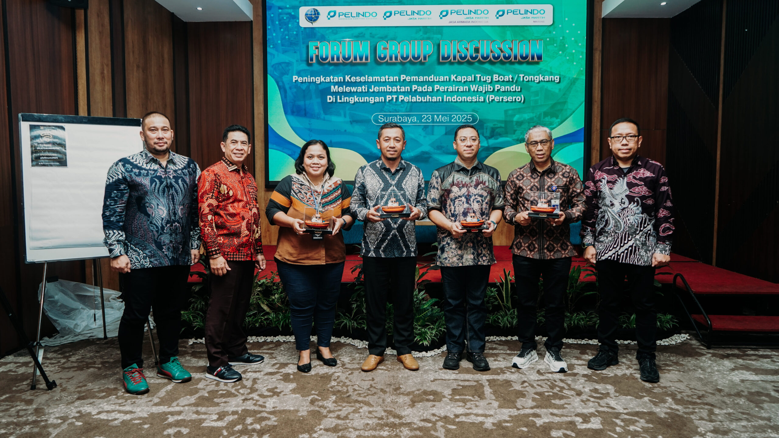 Foto Bersama FGD Pemanduan SPJM