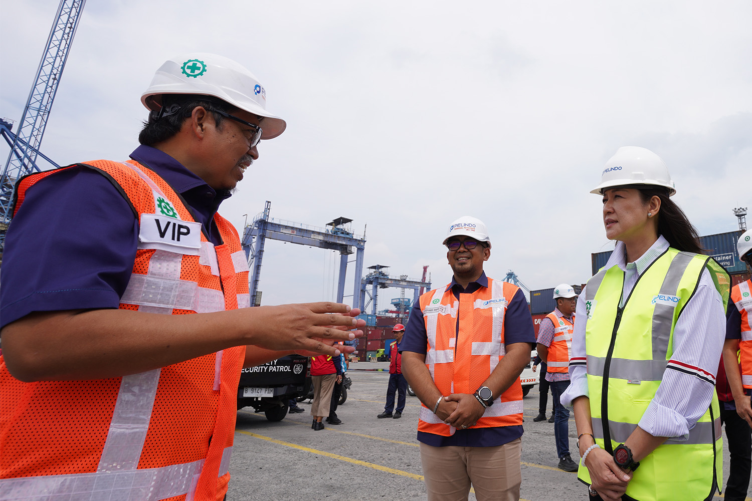 Direktur Utama IPC TPK menjelaskan kondisi bongkar muat di Terminal Operasi 3 Internasional IPC TPK Tanjung Priok