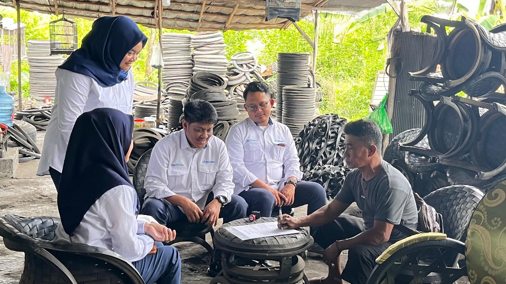 TPK-Banjarmasin-Hibahkan-1_415-Ban-Bekas-Jadi-Modal-UMKM.jpg