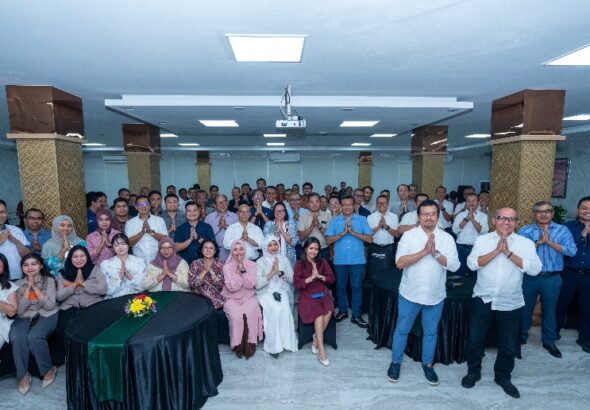 Foto-bersama-Direksi-TPS-bersama-Pengguna-Jasa-Perusahaan-Pelayaran-pada-Forum-Komunikasi-Bulanan-Spesial-Edisi-Ramadan-2026-pada-Rabu-25-2-di-Ruang-Toba-Gedung-Customer-Service-TPS.jpg