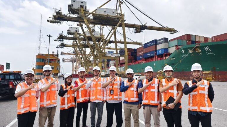 Foto-bersama-antara-TPS-dengan-PT-GEABH-Joint-Technology-di-Dermaga-Internasional-TPS-pada-Kamis-26-3.jpg