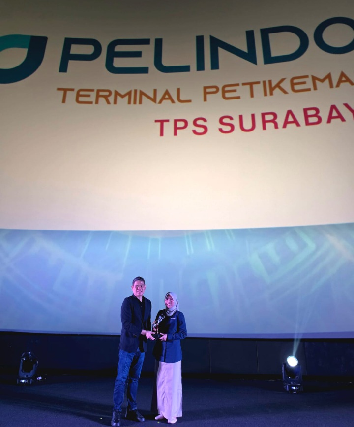 Ratu-Sawitri-mewakili-TPS-menerima-penghargaan-OMNI-Brand-of-the-Year-2026.jpeg