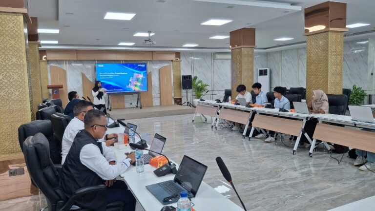 Suasana-kuliah-umum-oleh-Direktur-Keuangan-SDM-Manajemen-Risiko-TPS-Sapto-Wasono.jpeg