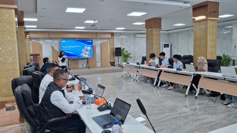 Suasana-kuliah-umum-oleh-Direktur-Keuangan-SDM-Manajemen-Risiko-TPS-Sapto-Wasono.jpeg