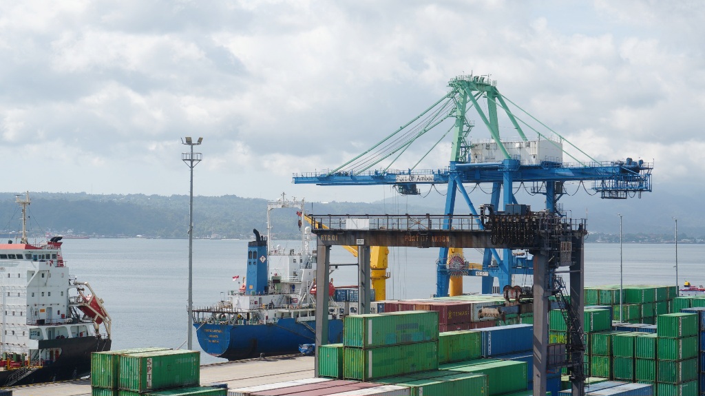Kegiatan-Operasional-Terminal-Peti-Kemas-Ambon.jpeg
