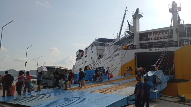 Pelabuhan-Pelindo-di-NTT-Berangsur-Normal-dan-Pemulihan-Pelabuhan-Maumere-Dipercepat.jpeg