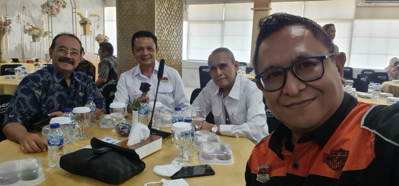 Boy-G.-Rahman-Wakil-Ketua-GPEI-Jawa-Timur-bersama-Ketua-GPEI-Jawa-Timur-Isdarmawan-Asrikan-pada-sosialisasi-alat-pemindai-pada-Rabu-16-9-di-Ruang-Toba-TPS.jpg