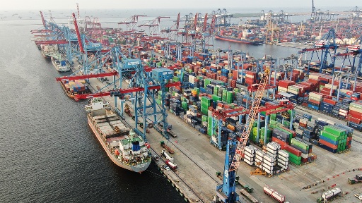 Ilustrasi-kegiatan-bongkar-muat-di-Terminal-Domestik-IPC-TPK-Tanjung-Priok.jpg