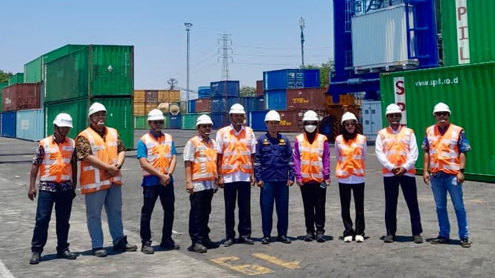 KSOP-UTAMA-TANJUNG-PERAK-TINJAU-KESIAPAN-E-RTG-BARU-DI-TERMINAL-PETIKEMAS-NILAM-1.jpg