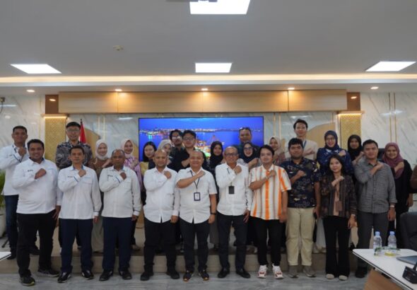 Foto-bersama-Pelindo-dengan-Bappenas-pada-Senin-26-10-di-TPS.jpeg